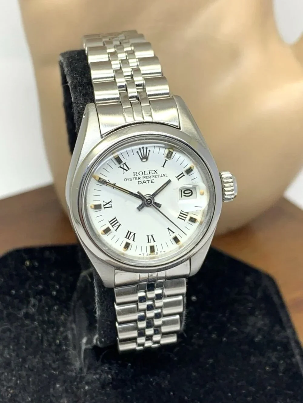 Rolex Women's Watch 2030 Oyster Perpetual Date Vintage 1982 Swiss Automatic 26mm